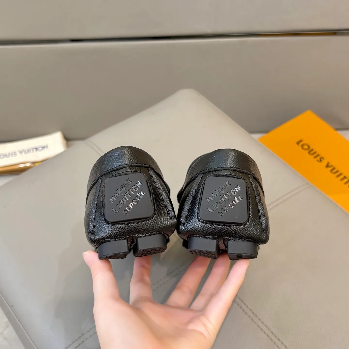 Factory price: 460💰LV men's beanie shoes 2025 official website synchronized <market top version> imported first-layer cowhide ➕ black cowhide original packaging. Size 38-45